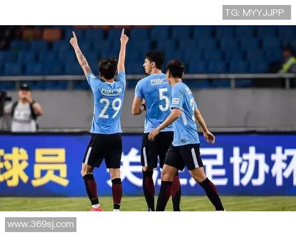 山东队与大连一方的激烈对决谁能在赛场上笑到最后