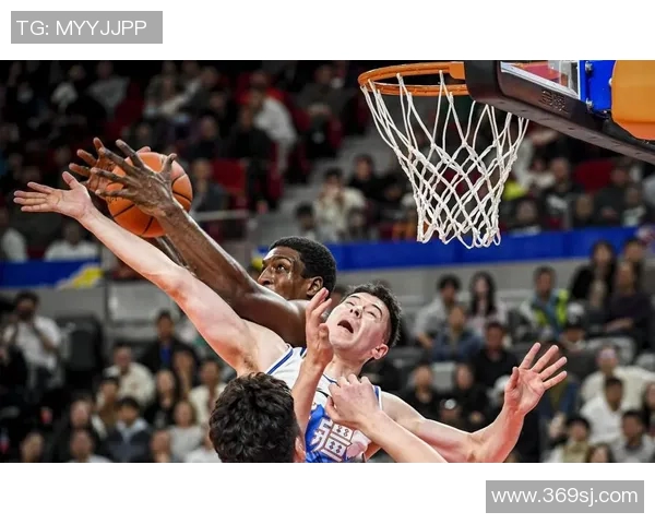 新疆对阵广东篮球赛事现场直播精彩回顾与分析