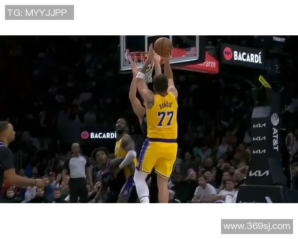 湖人对阵热火第五场直播全程回顾与精彩瞬间分析