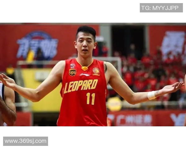 胡金秋：从青涩少年到篮球巨星的成长之路与奋斗历程