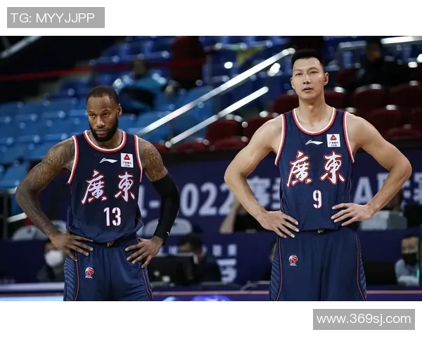 重庆篮球队在大师赛中的默契配合与战术执行分析 重庆篮球队在大师赛中的默契配合与战术执行分析