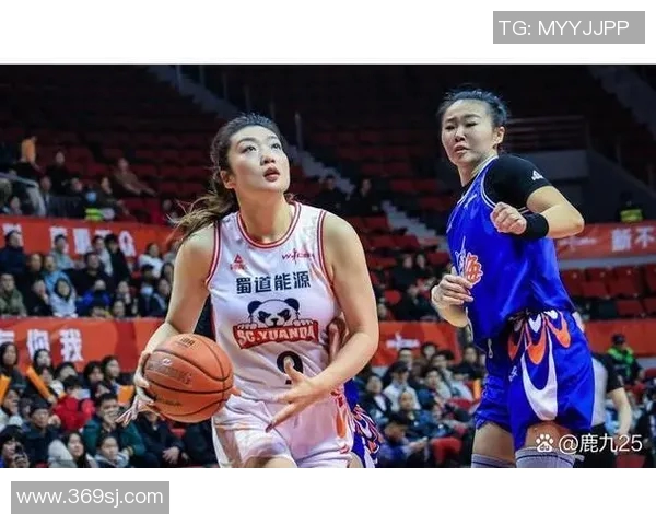 沈阳女篮与河南女篮激战正酣谁能在赛场上笑到最后